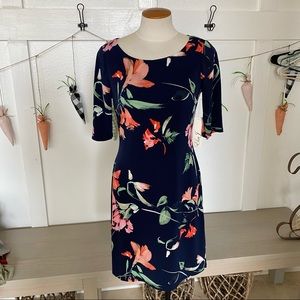 NWT Eliza J Navy Floral Short Sleeve Dress. Size 4
